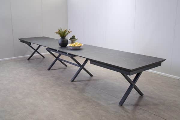 שולחן אוכל דמוי שיש שחור נפתחת ל-5 מטר דגם גאינט - 24 סועדים