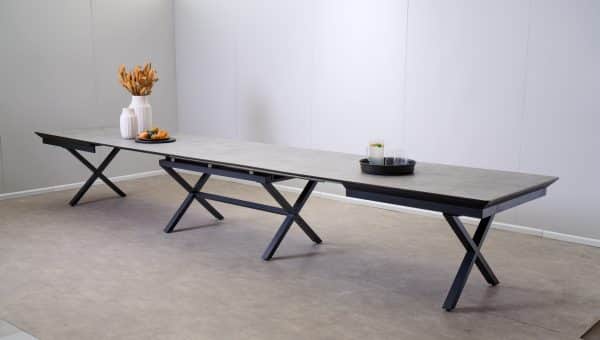 שולחן אוכל דמוי בטון נפתח ל-5 מטר דגם גאינט - 24 סועדים