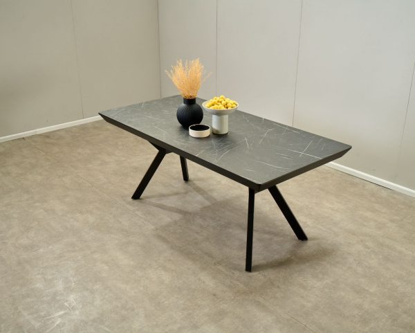 שולחן אוכל מלבני דמוי שיש שחור דגם אקורו - 12 סועדים